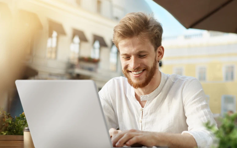 How Flowlu Helped de Publieke Partner Process 90+ Candidates & Save a Day Monthly